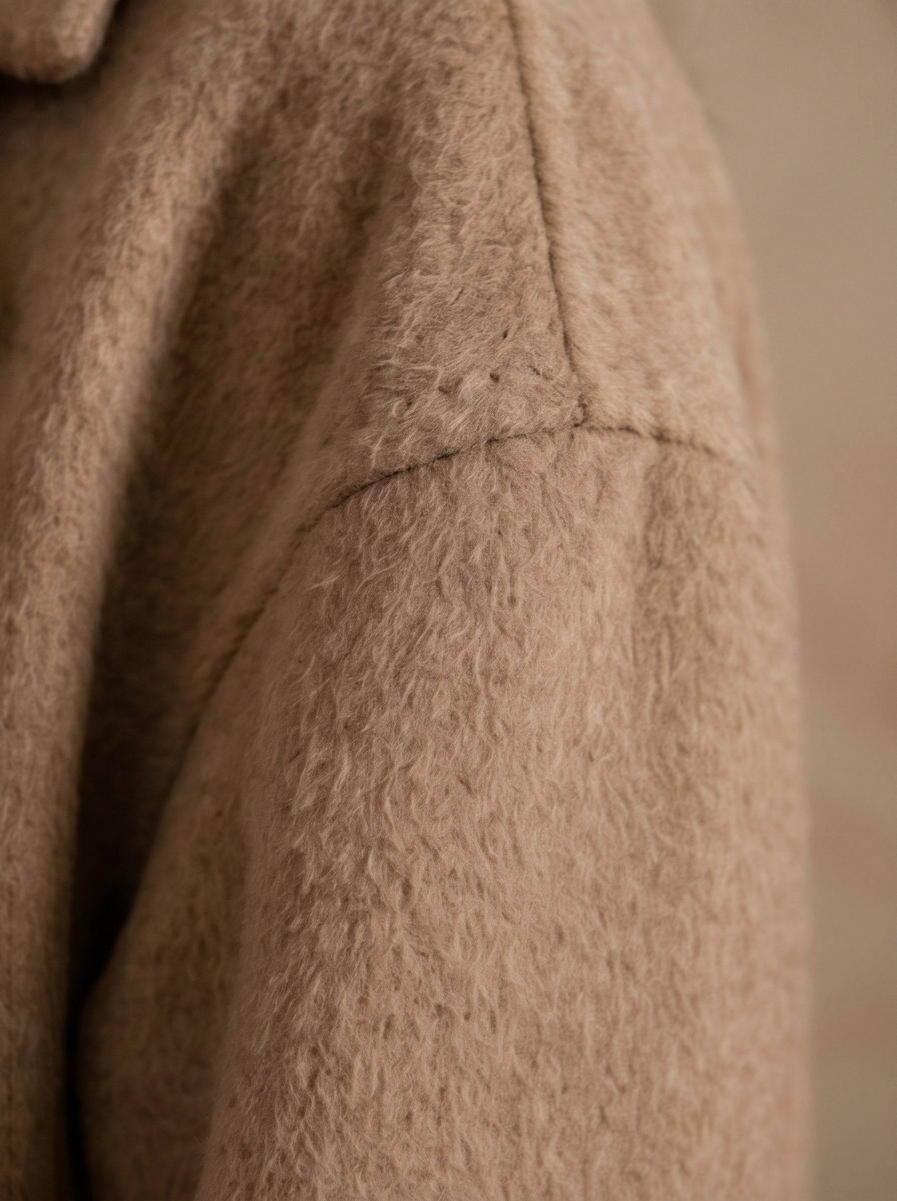 Détail épaule camel