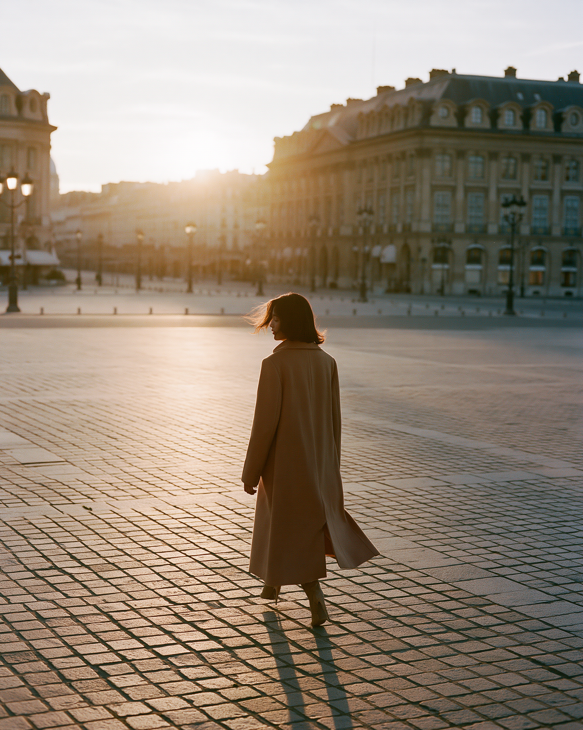 Manteau Huā Long camel, Place Vendôme Paris — Atelier MAUDÉ